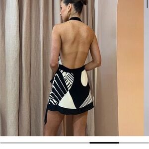 PAULA™ DRESS: TIMELESS VERSATILITY IN BLACK AND WHITE XS